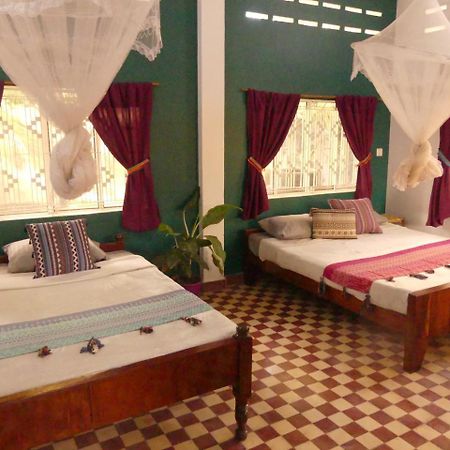 Bed and Breakfast The Playground à Kampot Extérieur photo
