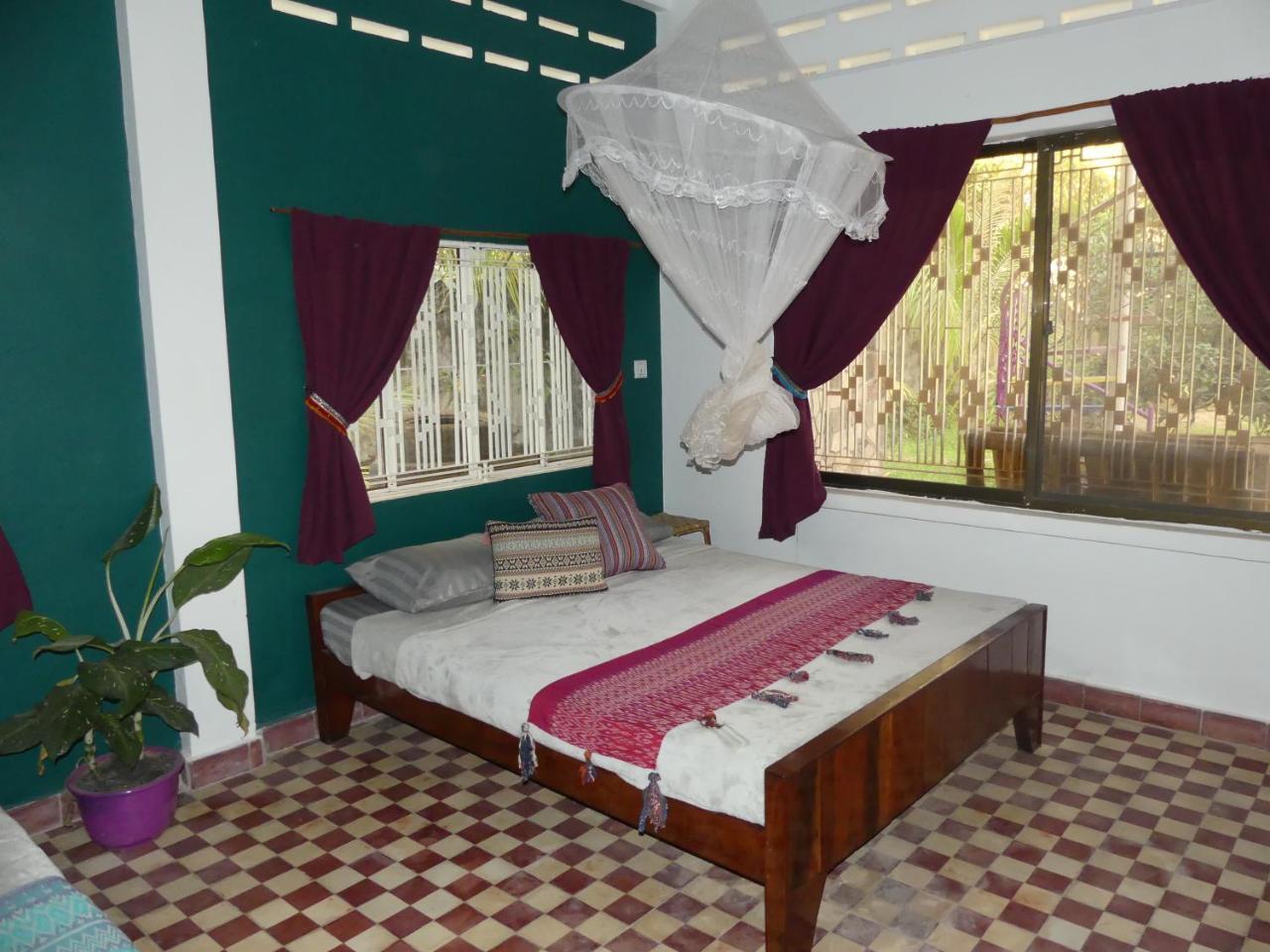 Bed and Breakfast The Playground à Kampot Extérieur photo