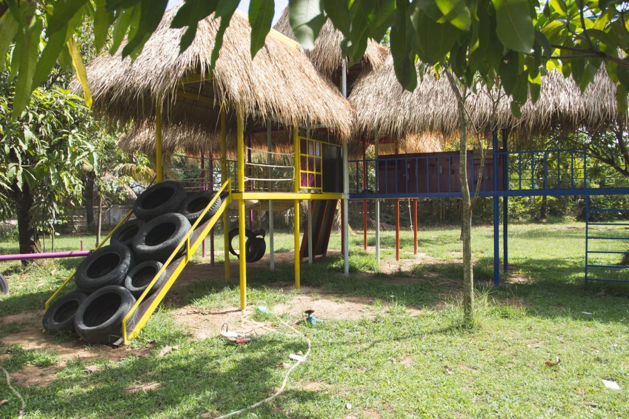 Bed and Breakfast The Playground à Kampot Extérieur photo